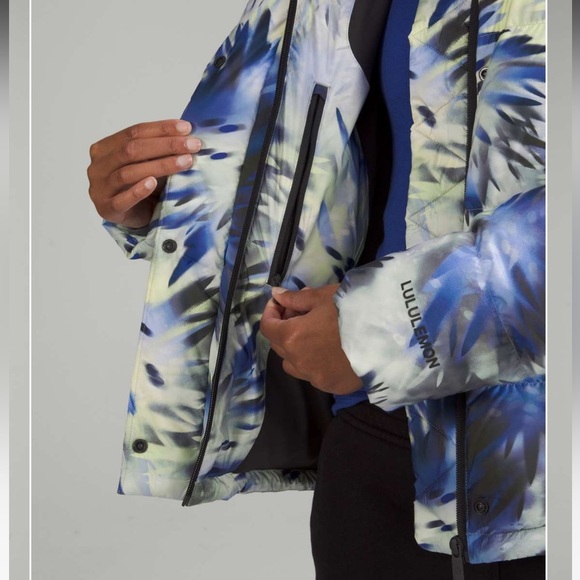 NWT Lululemon Wunder Puff Jacket / Chromatic Cloudscape Multi / 0 - Picture 9 of 9